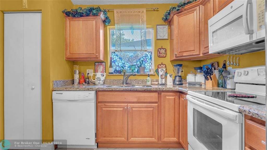 Recently Sold: $405,000 (3 beds, 2 baths, 1325 Square Feet)