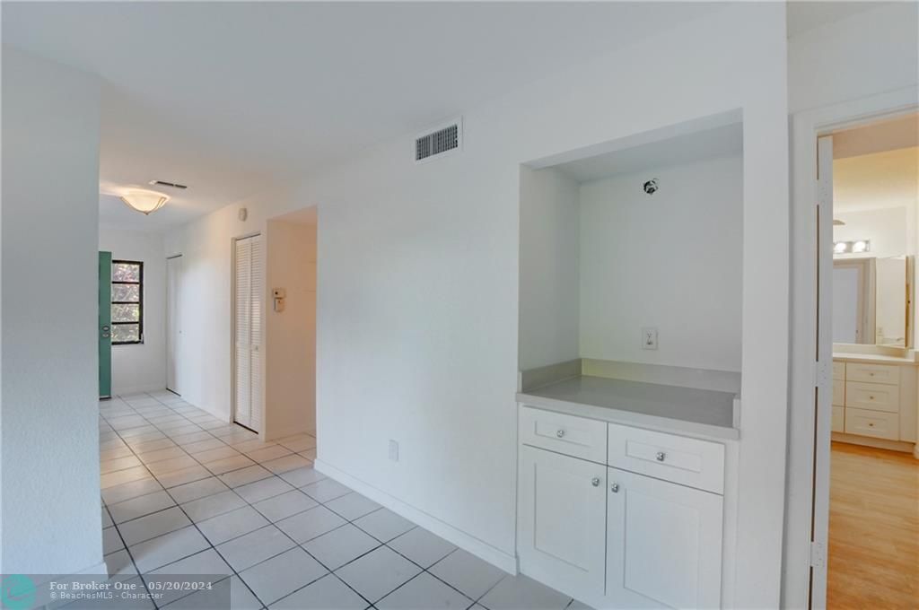 For Sale: $312,000 (2 beds, 2 baths, 1216 Square Feet)