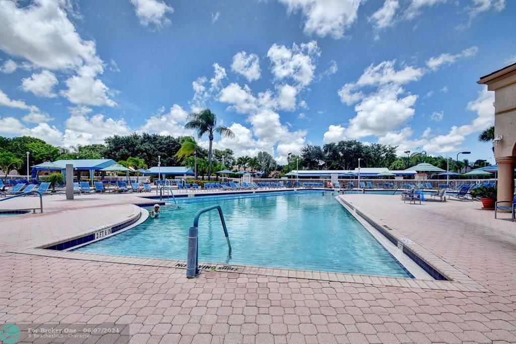 Recently Sold: $310,000 (3 beds, 2 baths, 1495 Square Feet)