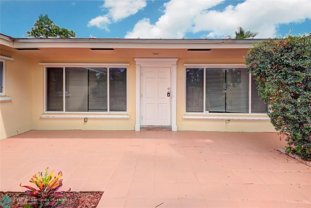 For Sale: $1,400,000 (3 beds, 2 baths, 1999 Square Feet)