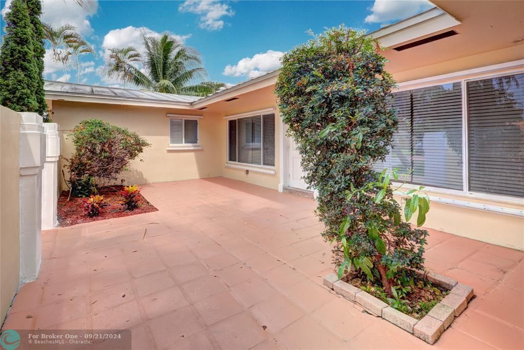 For Sale: $1,400,000 (3 beds, 2 baths, 1999 Square Feet)