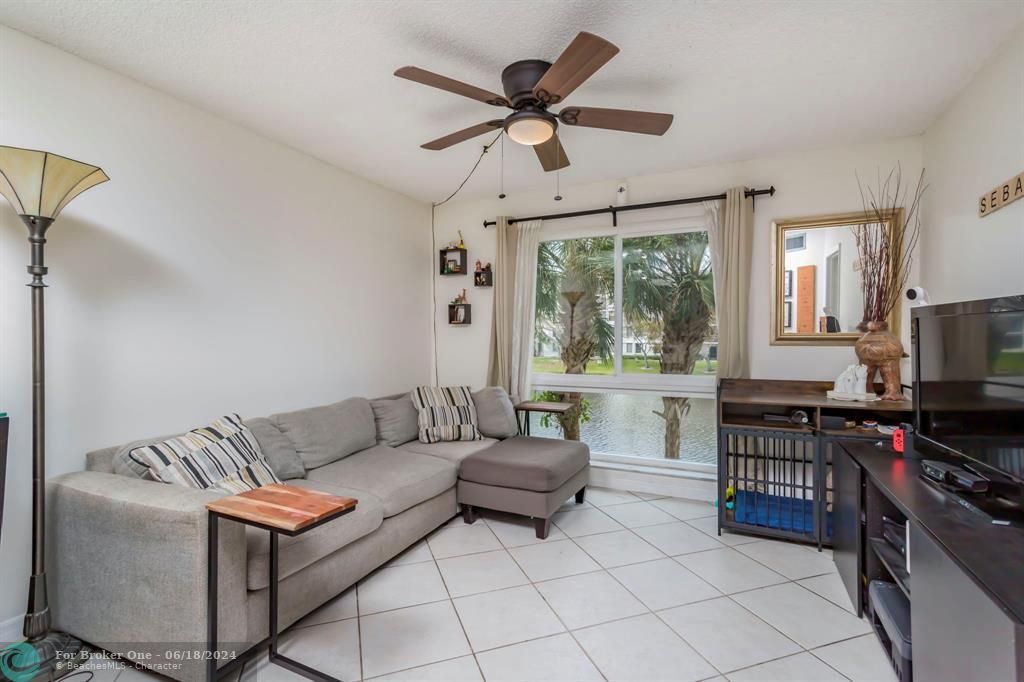 Active With Contract: $225,000 (2 beds, 2 baths, 770 Square Feet)