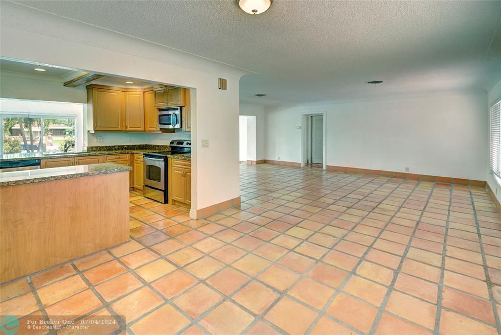 For Rent: $8,500 (3 beds, 2 baths, 1999 Square Feet)