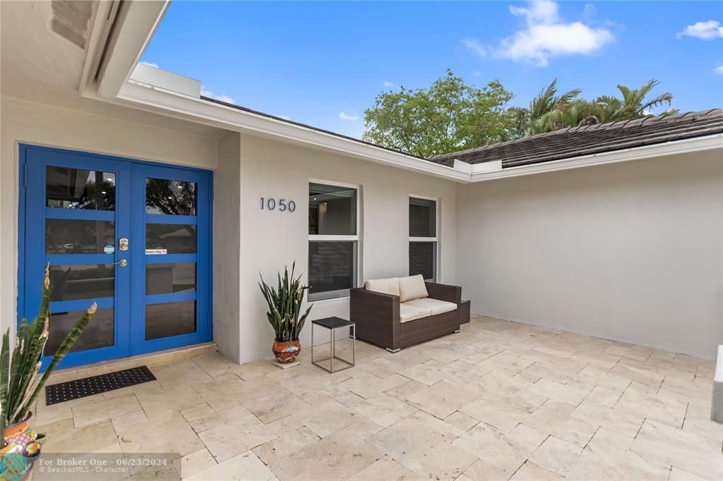 Active With Contract: $989,000 (4 beds, 2 baths, 2372 Square Feet)