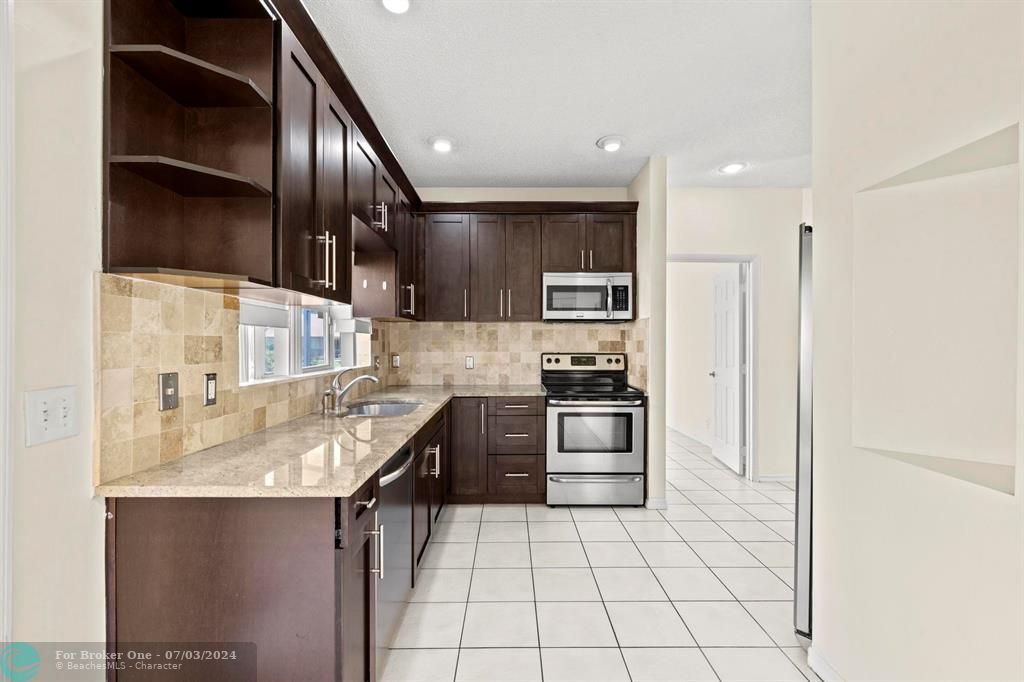For Sale: $480,000 (5 beds, 2 baths, 2334 Square Feet)