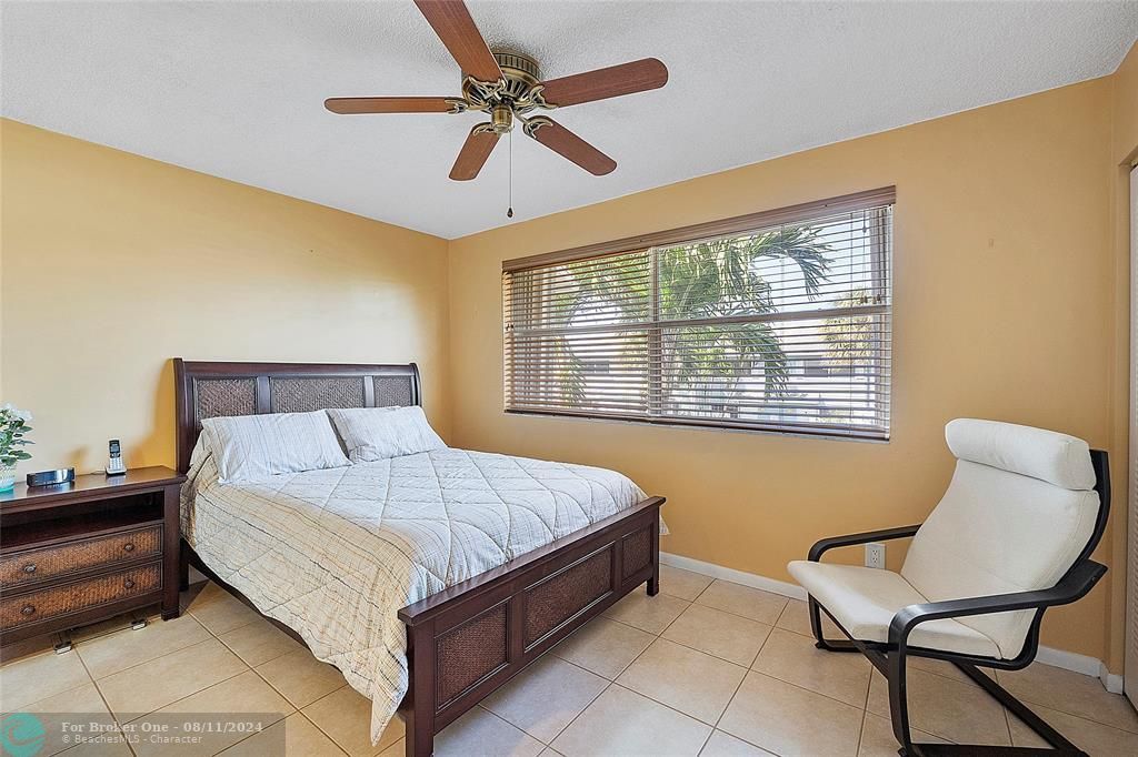 For Sale: $379,000 (2 beds, 2 baths, 1008 Square Feet)