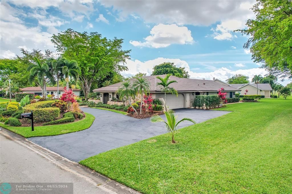 Recently Sold: $949,999 (4 beds, 3 baths, 3132 Square Feet)