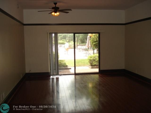 Active With Contract: $1,300 (0 beds, 1 baths, 450 Square Feet)