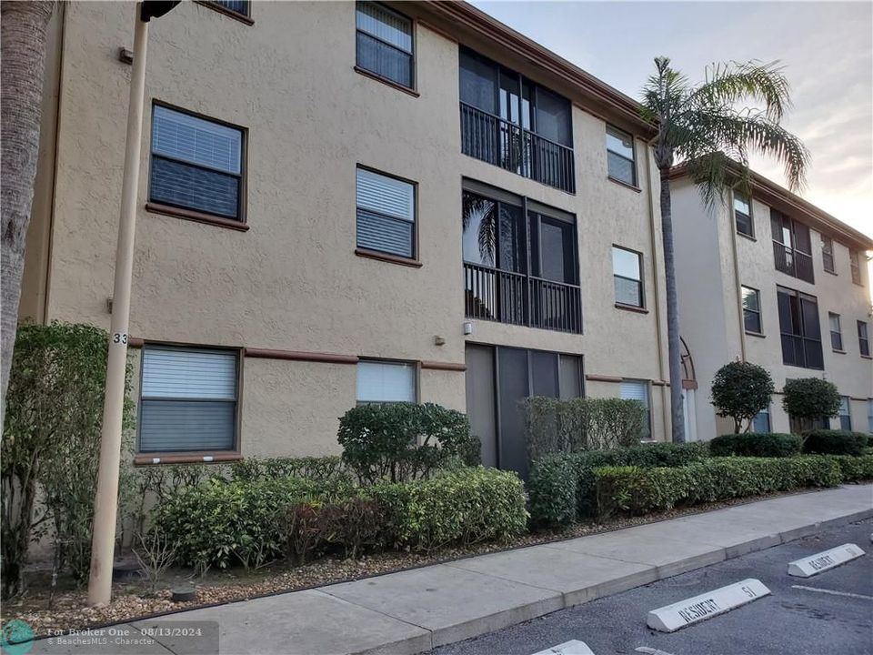 Active With Contract: $2,500 (3 beds, 2 baths, 1347 Square Feet)