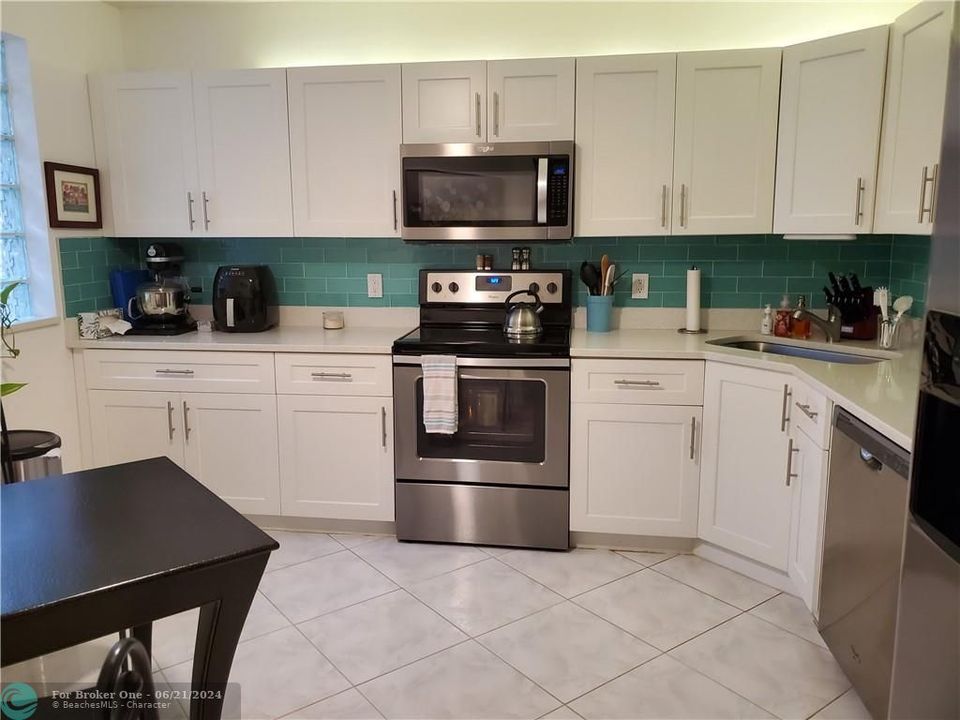 Active With Contract: $2,500 (3 beds, 2 baths, 1347 Square Feet)