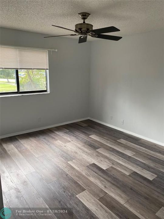 Active With Contract: $279,900 (2 beds, 2 baths, 1100 Square Feet)
