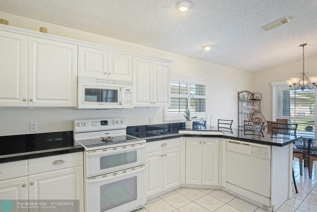 Active With Contract: $2,500 (2 beds, 2 baths, 1658 Square Feet)