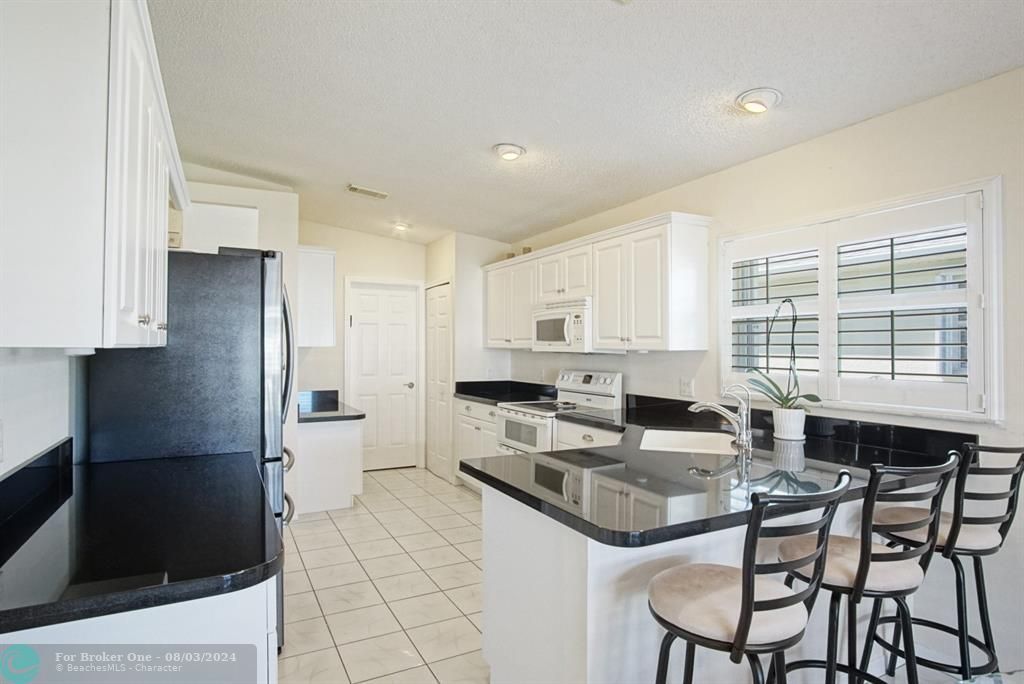 Active With Contract: $2,500 (2 beds, 2 baths, 1658 Square Feet)