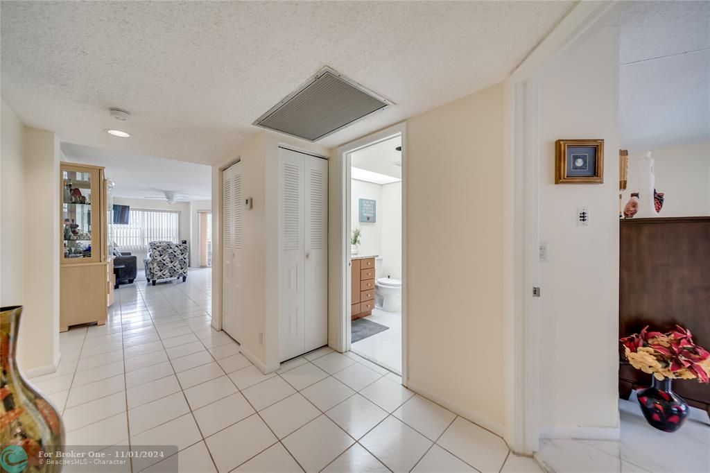 For Sale: $205,000 (1 beds, 1 baths, 1046 Square Feet)