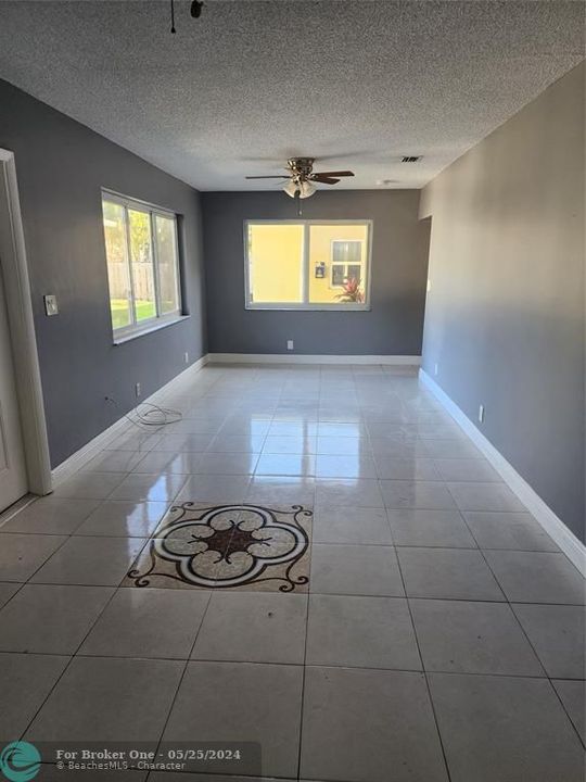 Active With Contract: $2,200 (2 beds, 1 baths, 1600 Square Feet)