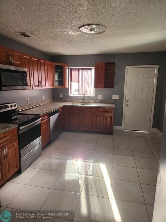 For Sale: $2,200 (2 beds, 1 baths, 1600 Square Feet)