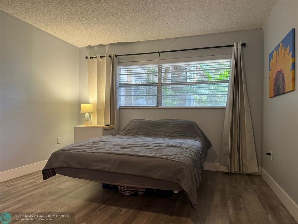Recently Sold: $220,000 (2 beds, 2 baths, 990 Square Feet)