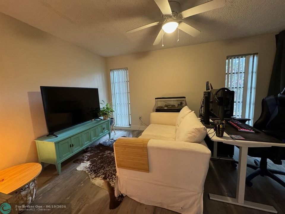 Recently Sold: $220,000 (2 beds, 2 baths, 990 Square Feet)