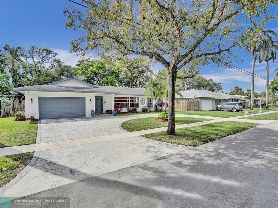Active With Contract: $824,900 (4 beds, 2 baths, 2343 Square Feet)