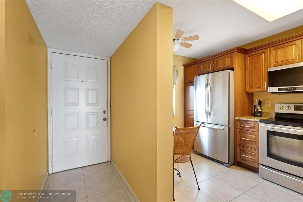 For Sale: $214,000 (2 beds, 2 baths, 1040 Square Feet)