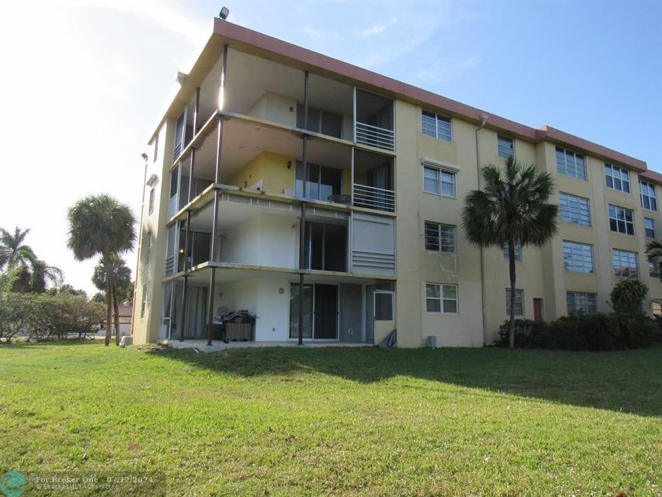 Active With Contract: $198,000 (2 beds, 2 baths, 1501 Square Feet)