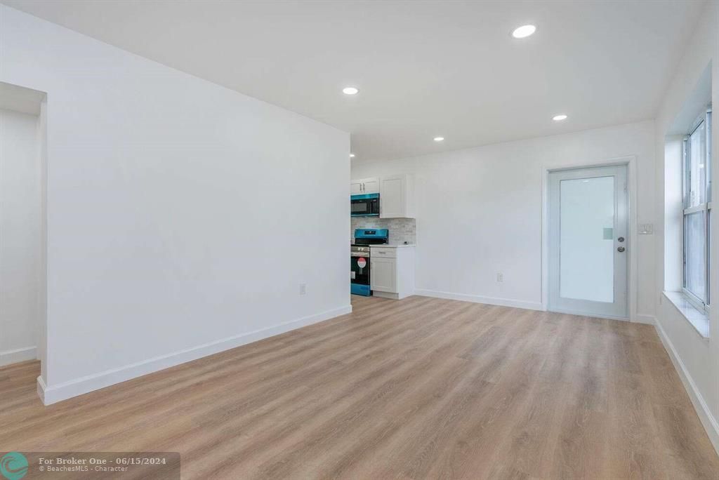 Recently Sold: $475,000 (3 beds, 2 baths, 1100 Square Feet)
