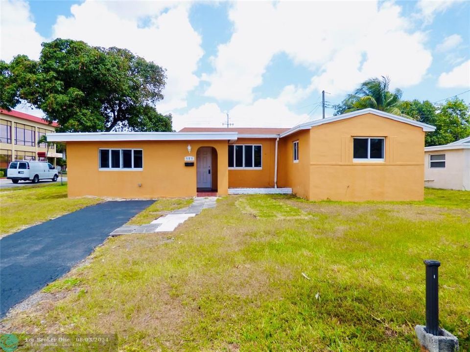 For Sale: $520,000 (4 beds, 2 baths, 1556 Square Feet)