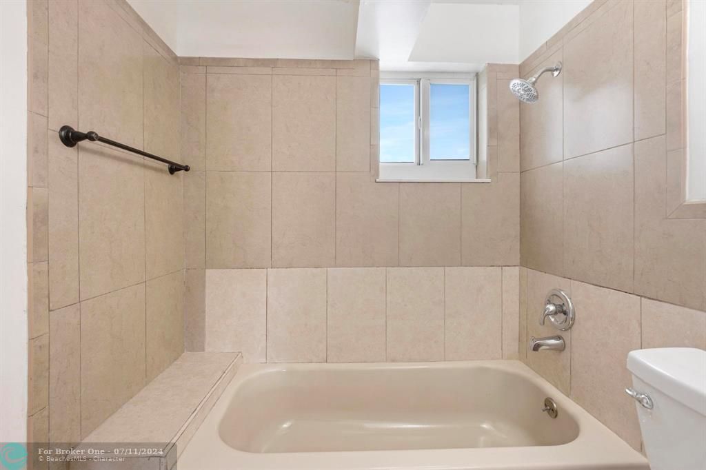 待售: $520,000 (4 贝兹, 2 浴室, 1556 平方英尺)