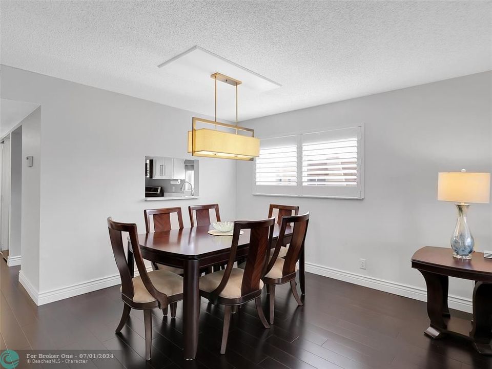 Active With Contract: $163,900 (2 beds, 2 baths, 1100 Square Feet)
