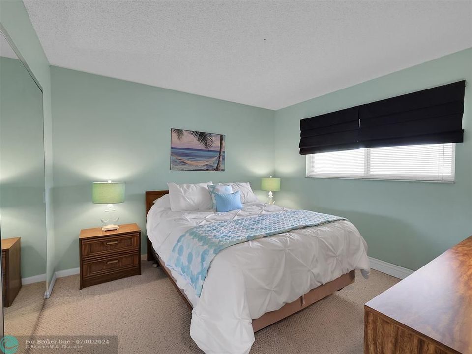 Active With Contract: $163,900 (2 beds, 2 baths, 1100 Square Feet)