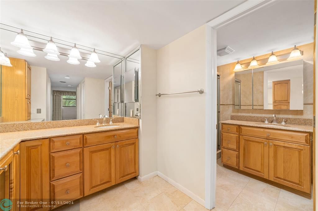 For Sale: $459,000 (2 beds, 2 baths, 1430 Square Feet)