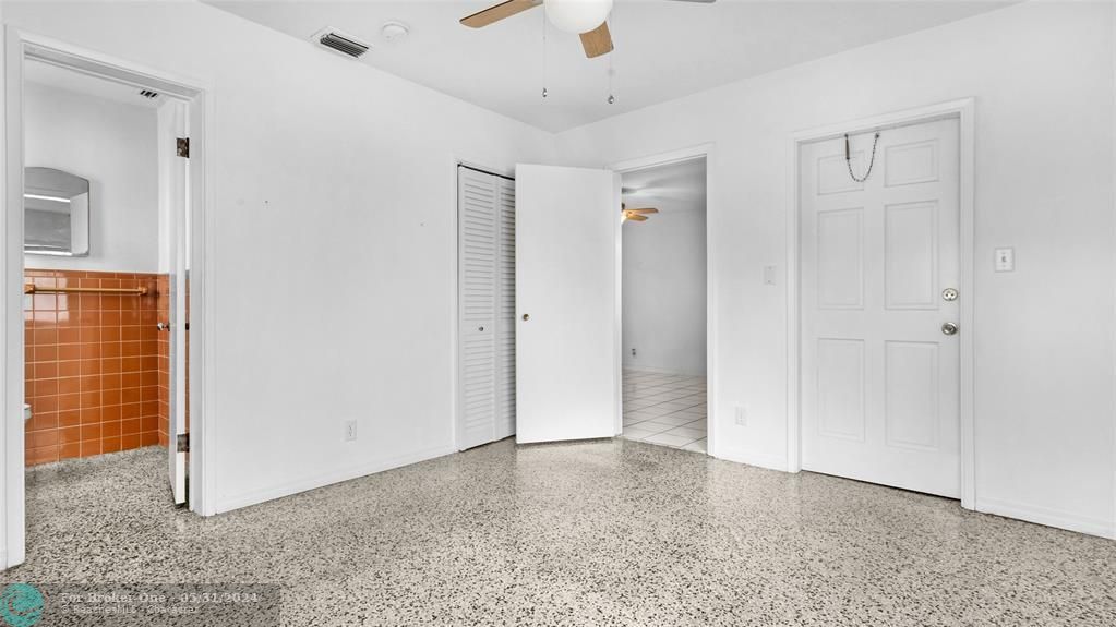 Active With Contract: $2,350 (2 beds, 2 baths, 834 Square Feet)