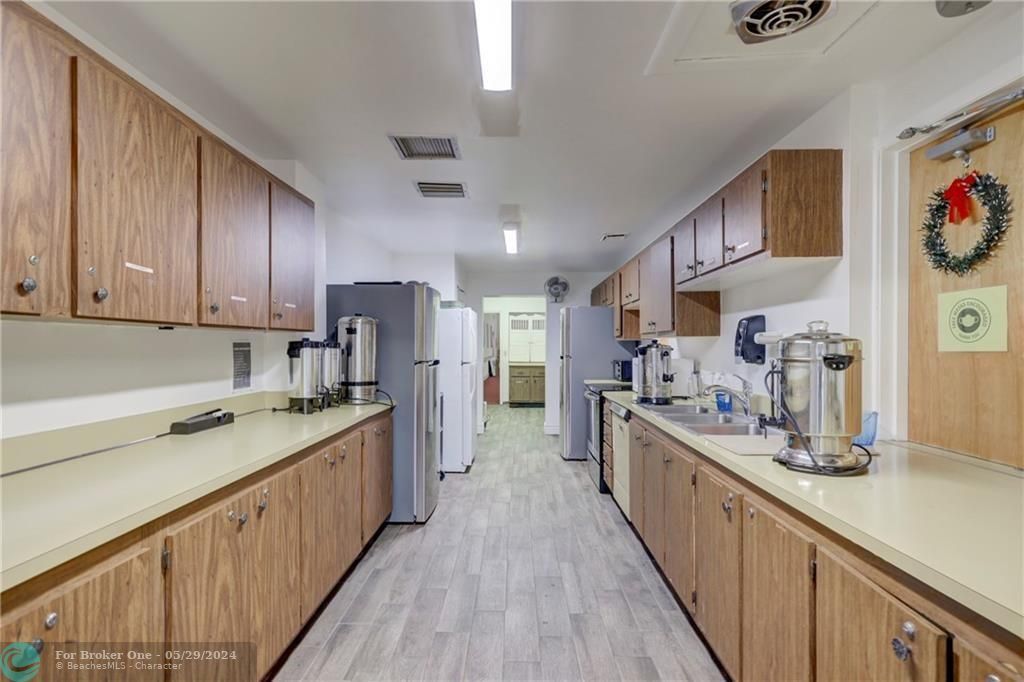 For Sale: $168,000 (2 beds, 2 baths, 1000 Square Feet)