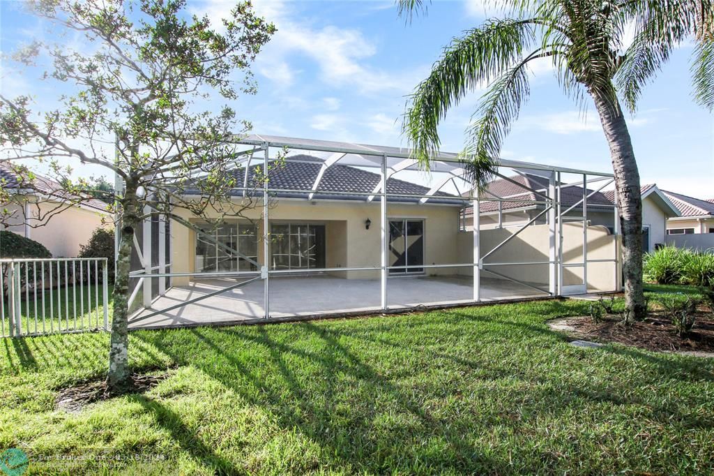Recently Sold: $600,000 (3 beds, 2 baths, 1988 Square Feet)