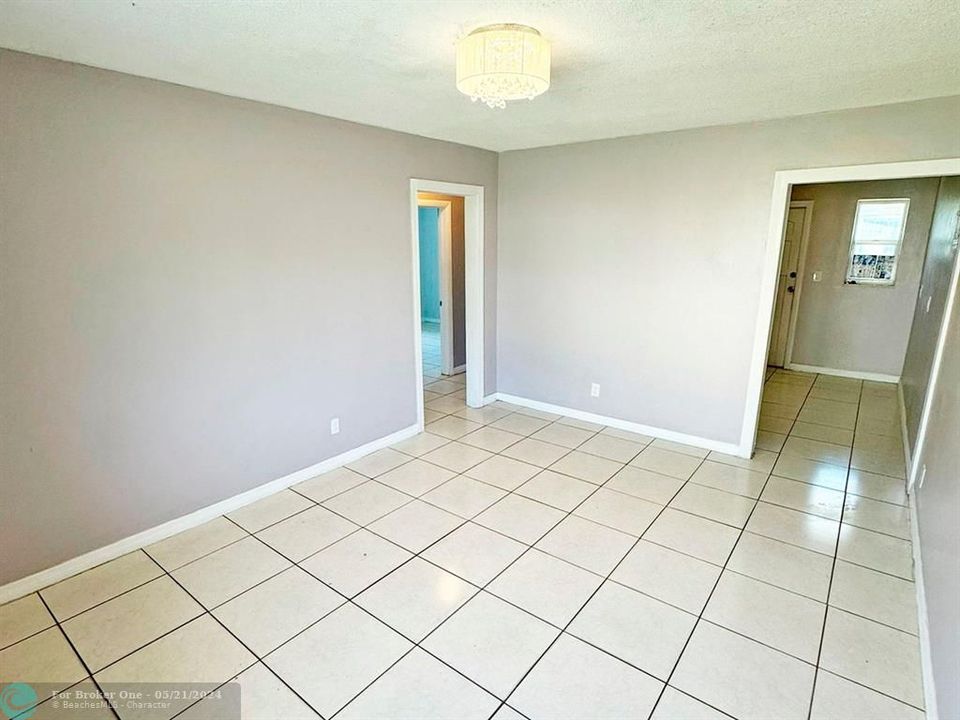Recently Sold: $1,999 (2 beds, 1 baths, 750 Square Feet)