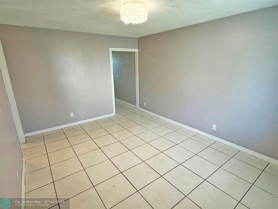 Recently Sold: $1,999 (2 beds, 1 baths, 750 Square Feet)