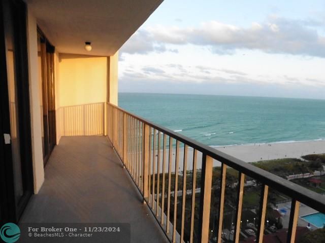 For Sale: $729,000 (1 beds, 1 baths, 956 Square Feet)