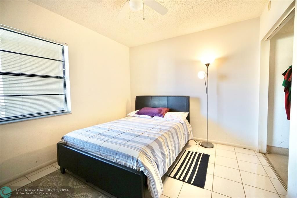 For Sale: $189,000 (2 beds, 2 baths, 936 Square Feet)