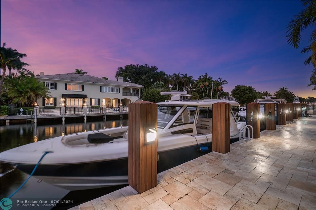 For Sale: $9,495,000 (6 beds, 7 baths, 6600 Square Feet)