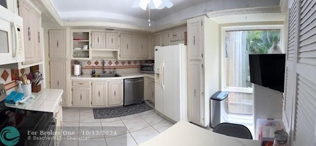 For Sale: $279,000 (2 beds, 2 baths, 1500 Square Feet)