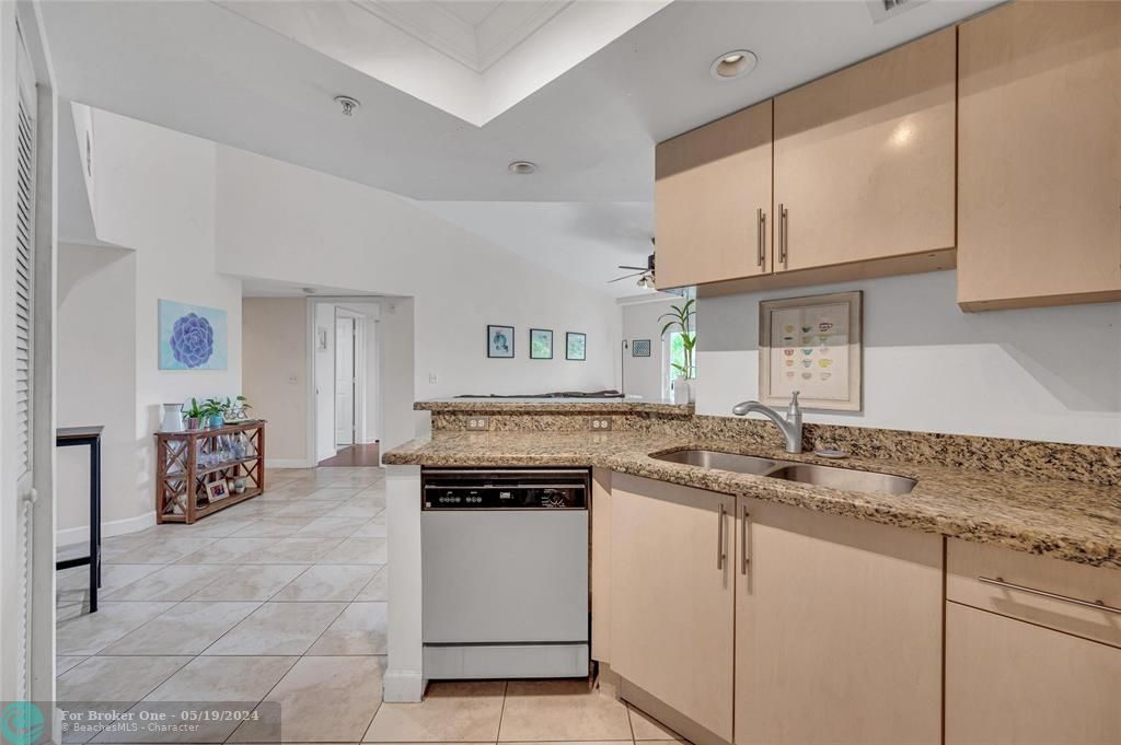 For Sale: $399,000 (2 beds, 2 baths, 1054 Square Feet)