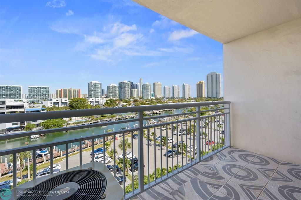Active With Contract: $249,000 (1 beds, 1 baths, 705 Square Feet)