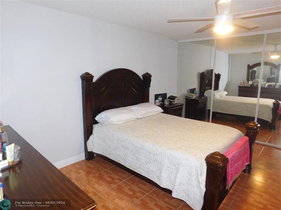 For Sale: $305,000 (2 beds, 2 baths, 1236 Square Feet)