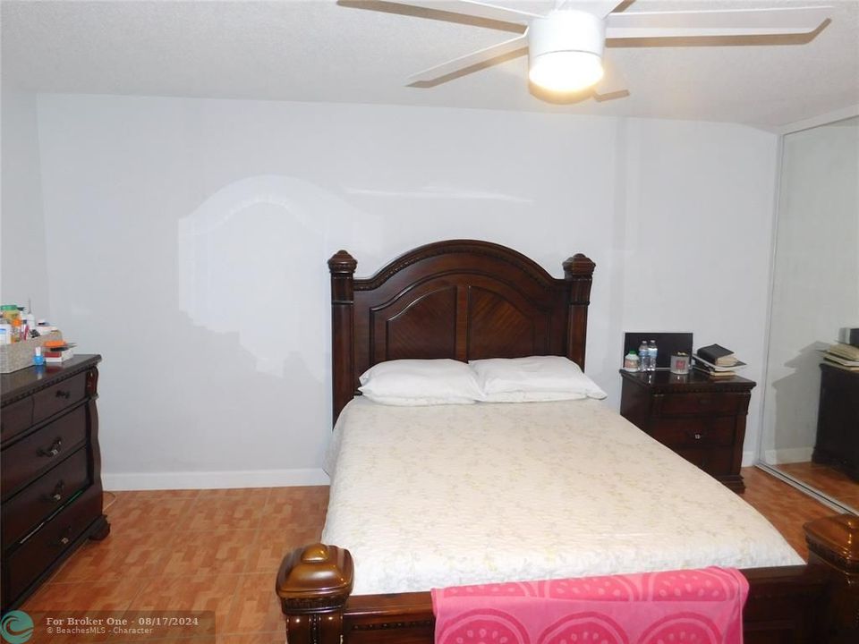 For Sale: $305,000 (2 beds, 2 baths, 1236 Square Feet)