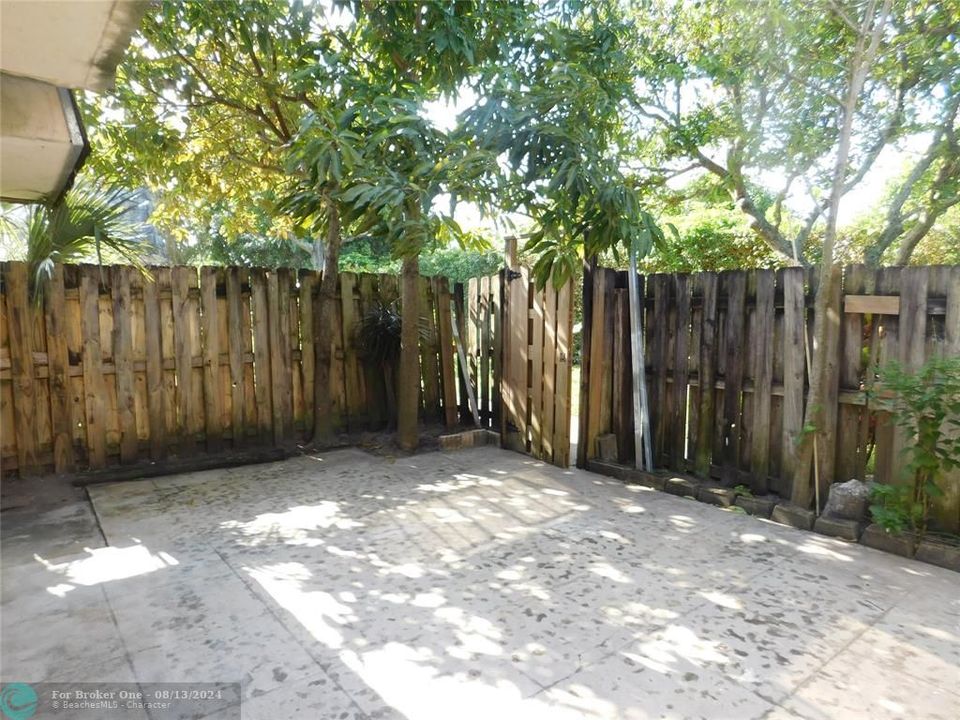 For Sale: $305,000 (2 beds, 2 baths, 1236 Square Feet)