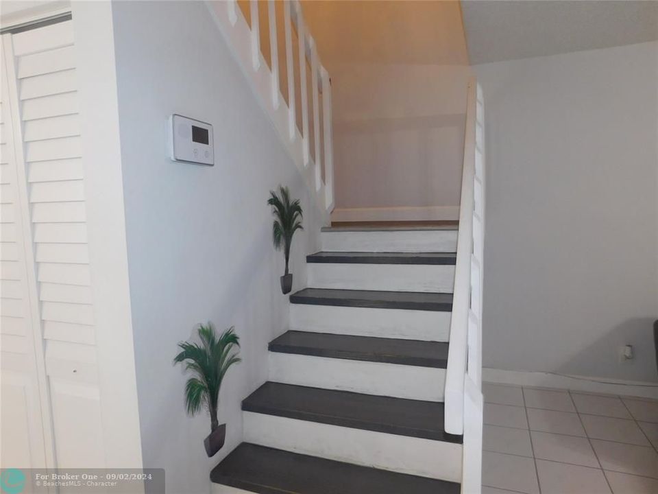 For Sale: $305,000 (2 beds, 2 baths, 1236 Square Feet)