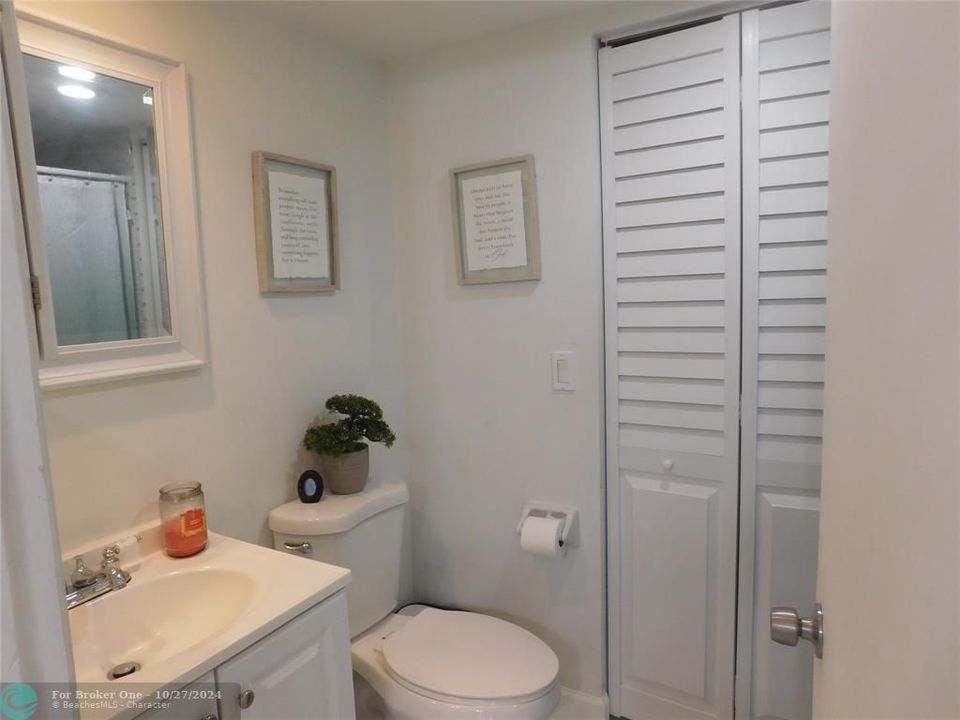 For Sale: $305,000 (2 beds, 2 baths, 1236 Square Feet)