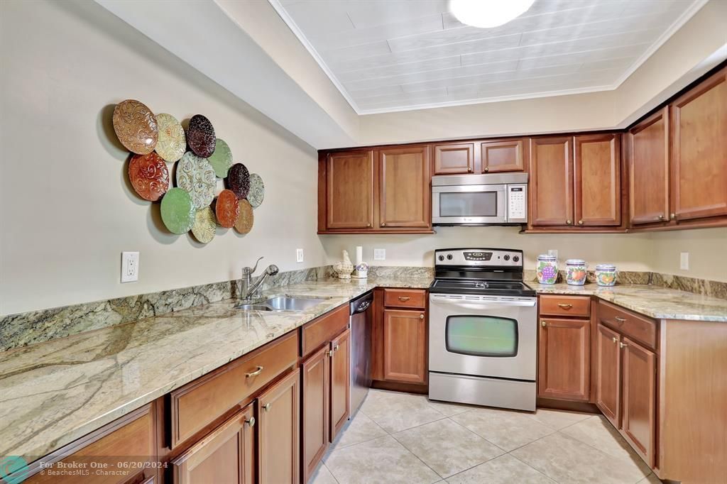 Active With Contract: $319,900 (3 beds, 2 baths, 1509 Square Feet)