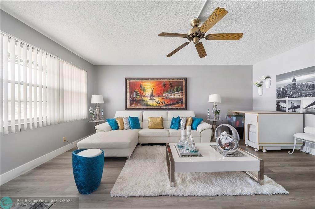 Active With Contract: $2,100 (2 beds, 1 baths, 828 Square Feet)