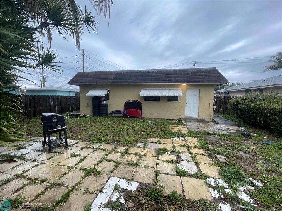 Recently Sold: $359,990 (5 beds, 2 baths, 1670 Square Feet)